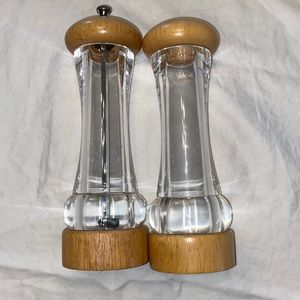 Salt and pepper shaker and grinder set glass
